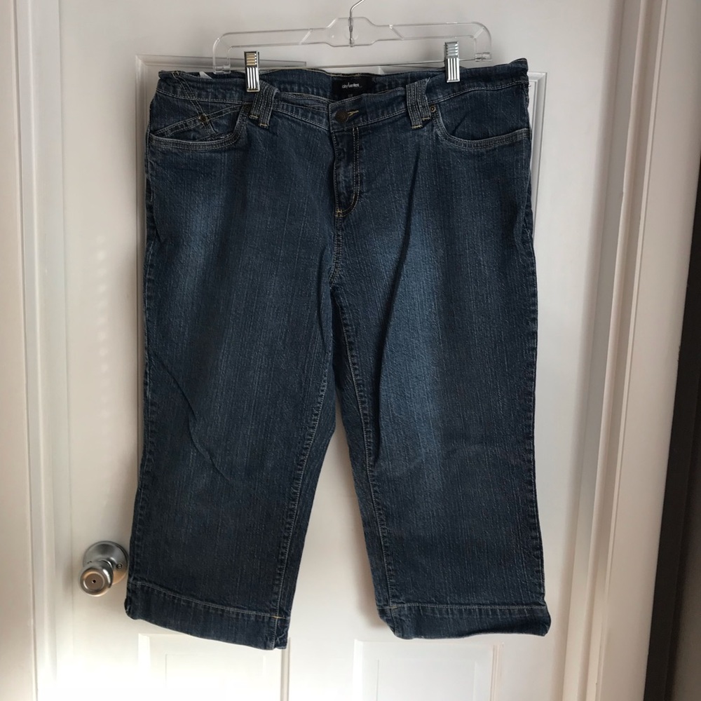 Daisy Fuentes wide legged cropped jeans